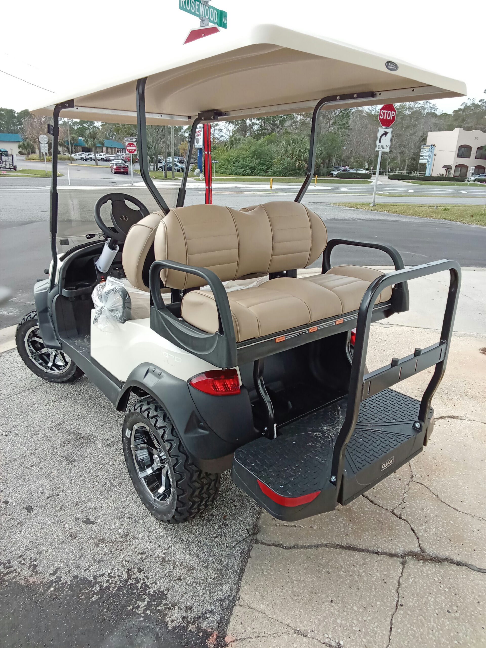 Club Car Onward, 4-PASS, EFI GAS, Lifted