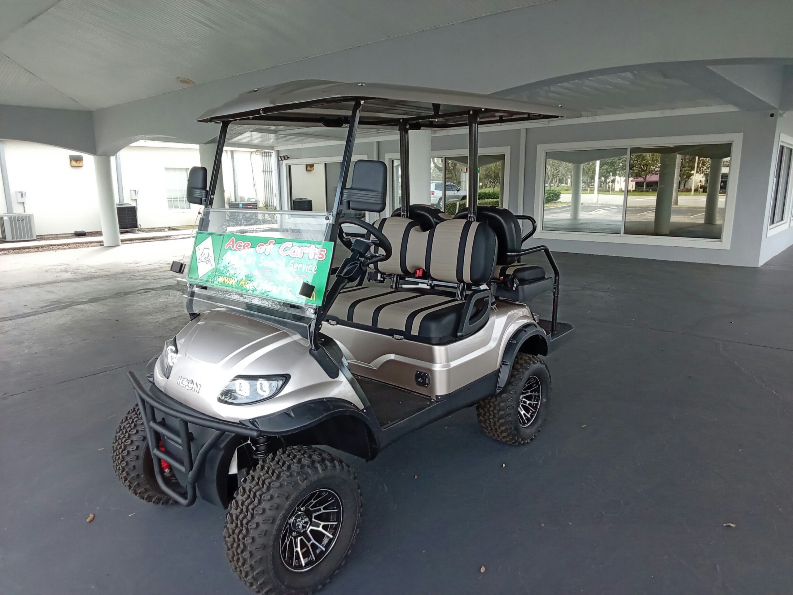Icon I40L, 4-PASS, LITHIUM ELECTRIC, Lifted