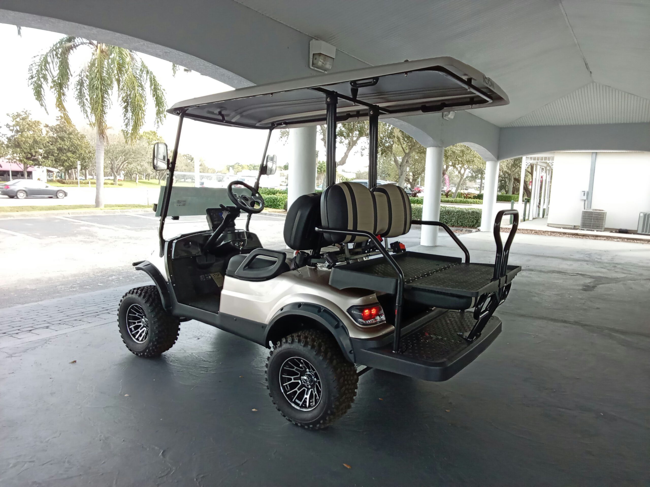 Icon I40L, 4-PASS, LITHIUM ELECTRIC, Lifted