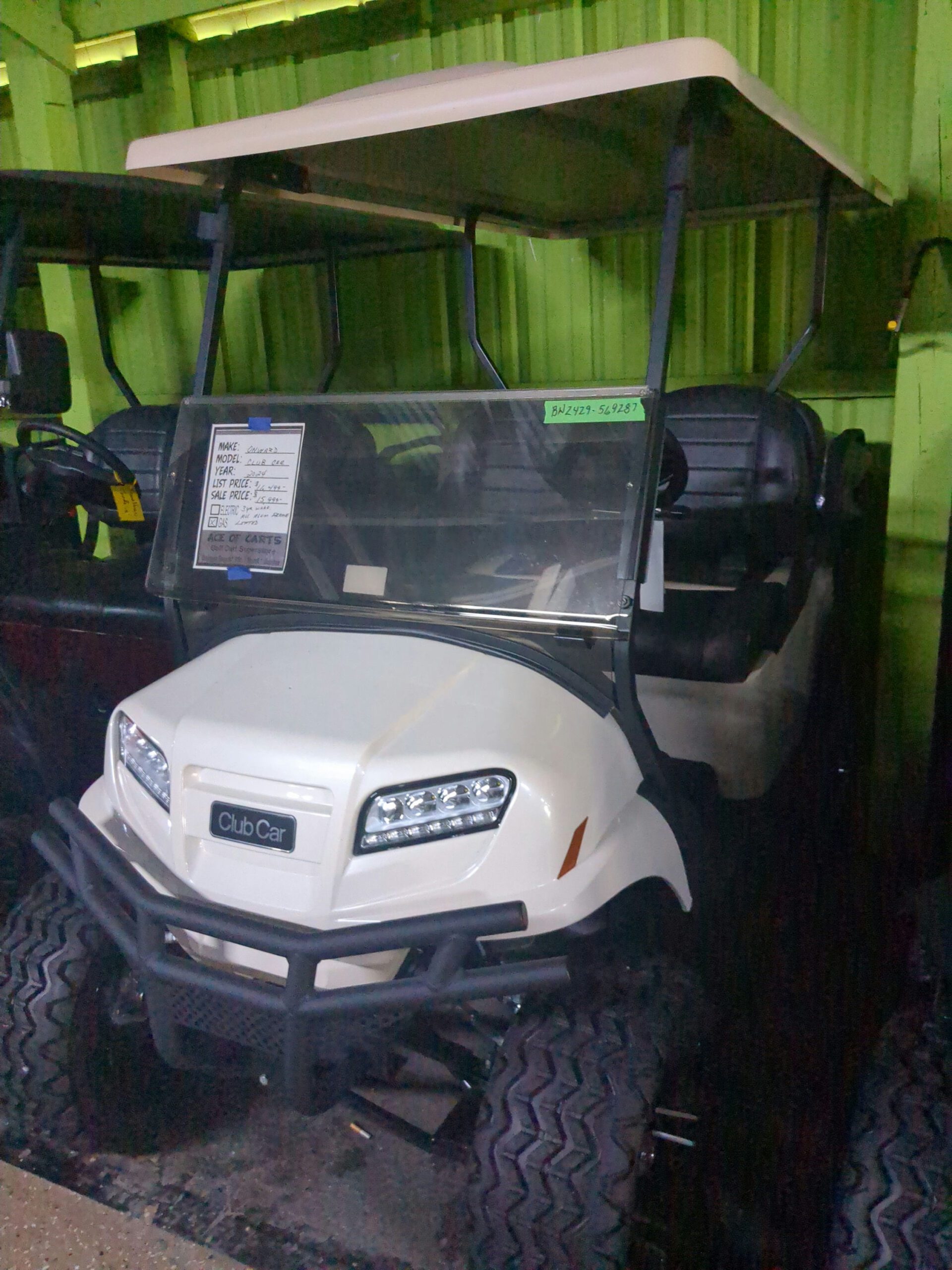 Club Car “Onward 

“, 4-PASS, EFI GAS, Lifted