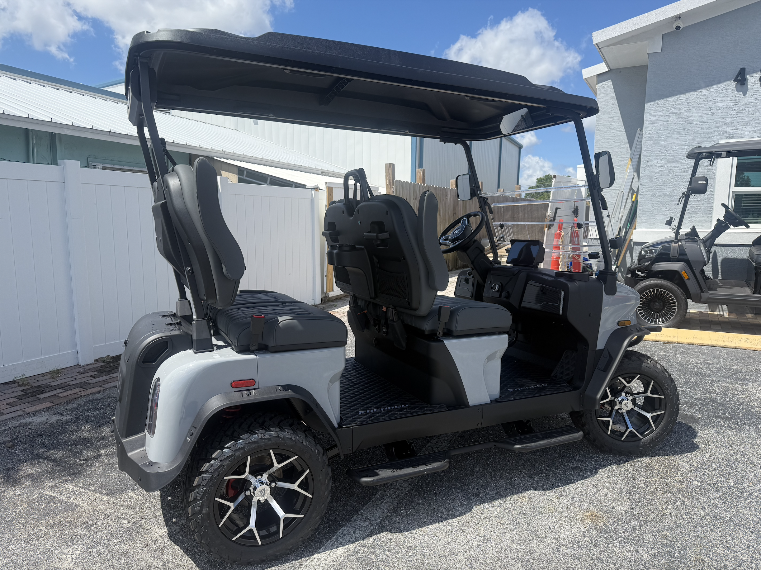 Denago Rover XL, 4-PASS, LITHIUM ELECTRIC, Lifted