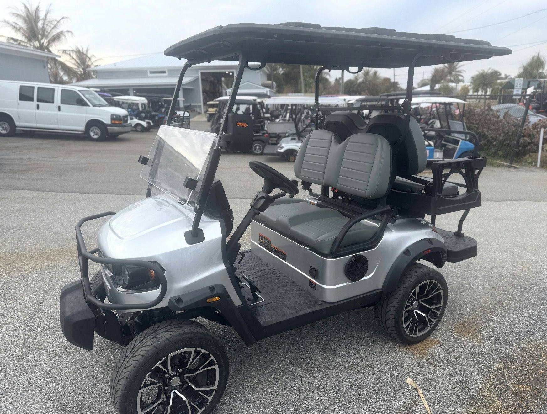 Solana Solana F – 4P(2+2), 4-PASS,  ELECTRIC, Lifted