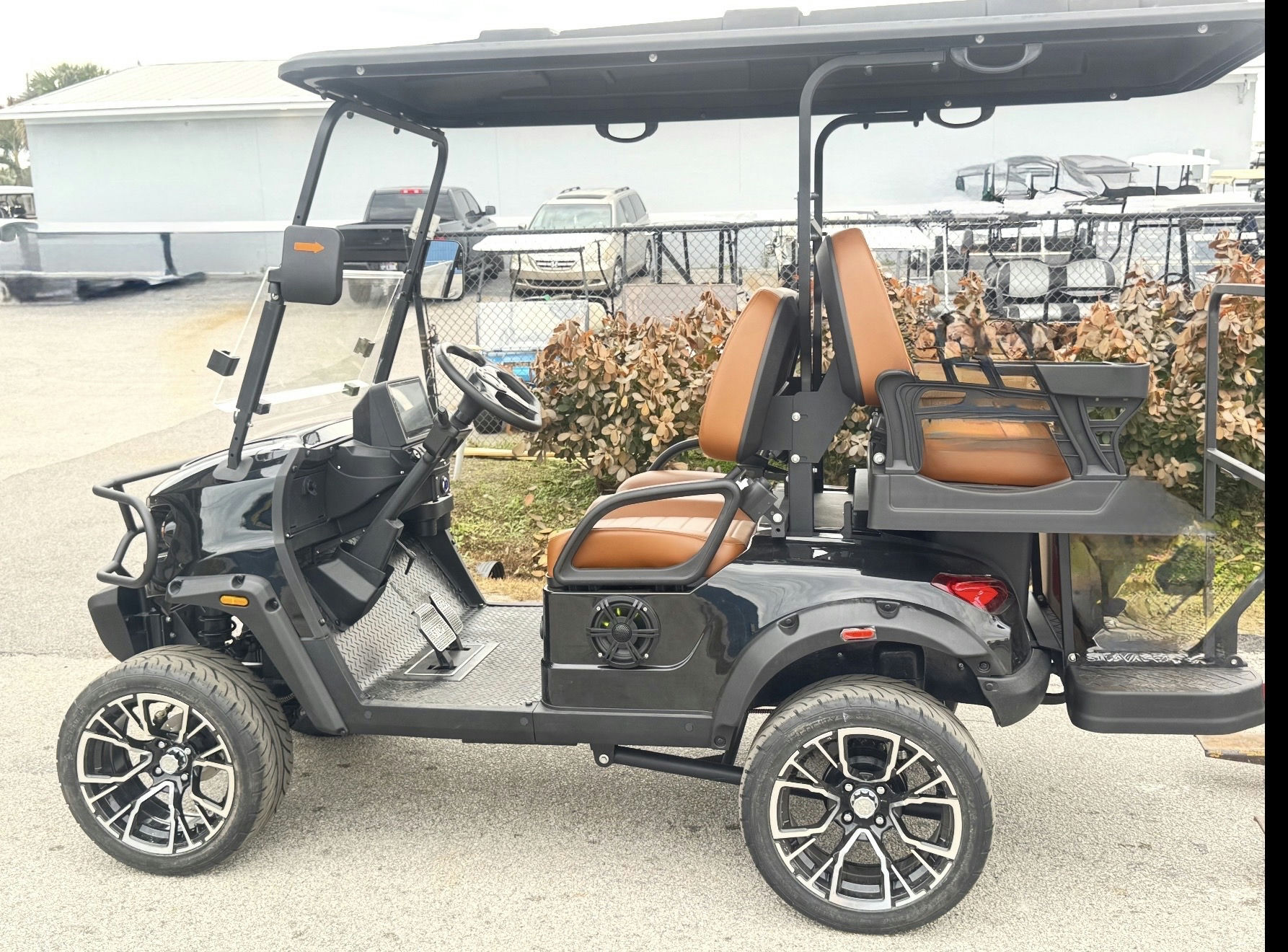 Solana Solana F – 4P(2+2), 4-PASS,  ELECTRIC, Lifted